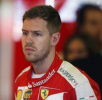 Vettel lágy gumikon is jócskán elmaradt a Mercedesektől