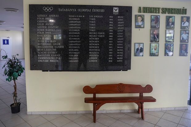 Tatabányán remélik, idővel új nevek kerülnek az olimpiai érmesek márványtáblájára