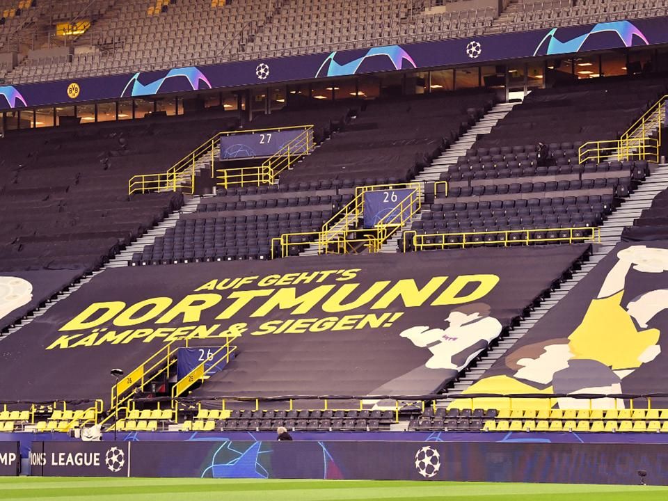 „Gyerünk, Dortmund! Harcoljatok és győzzetek” – szóél a német szurkolók meccs előtti üzenete (Fotó: AFP)