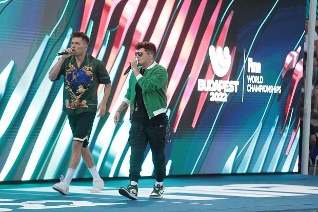Valkusz Milán és Marics Péter, vagyis a Valmar az úszó-világbajnokságon is fellépett (Fotó: Tumbász Hédi)