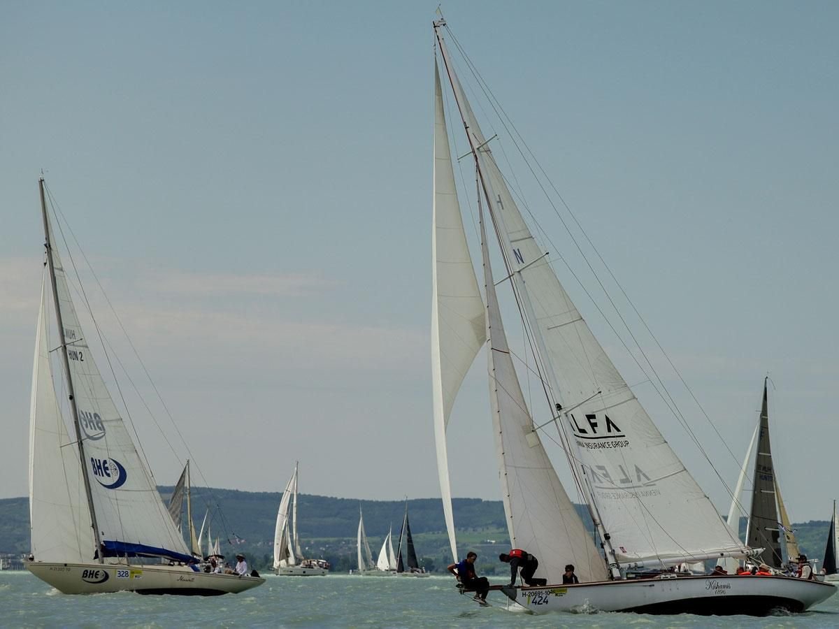 A verseny legöregebb hajója, a Kishamis (jobbra) (Fotó: Szabó Miklós)