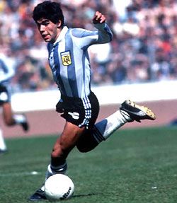 Már 1979-ben jellegzetes volt Maradona mozgása (Fotó: Action Images)