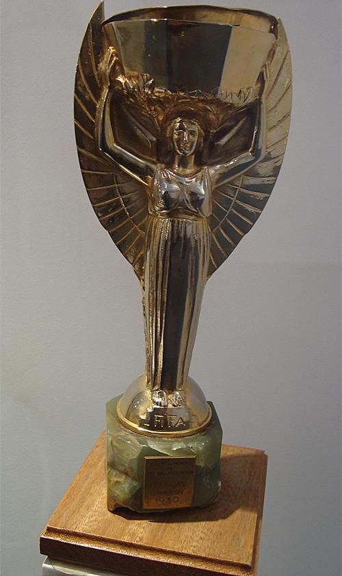 Az eredeti Jules Rimet-trófea (Forrás: Wikipedia)
