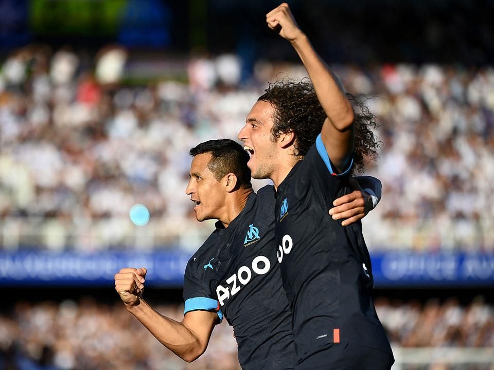 Alexis Sánchez (balra) és Matteo Guendouzi a második OM-gólt ünnepli (Fotó: AFP)