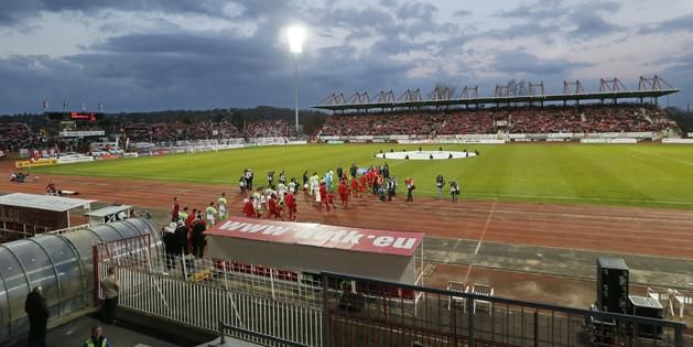 Diósgyőrben stadionbúcsúztatóra gyülekeztek a szurkolók (Fotók: Szabó Miklós)