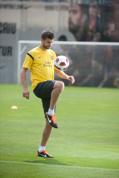 Piqué is letesztelte (Fotó: whoateallthepies.tv)