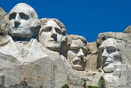 Az igazi elnökök ábrázata a Mt. Rushmore szikláiba faragva (Fotó: The Sun)