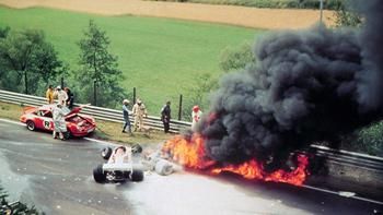 Niki Laudán 1976-ban tudtak segíteni a társak