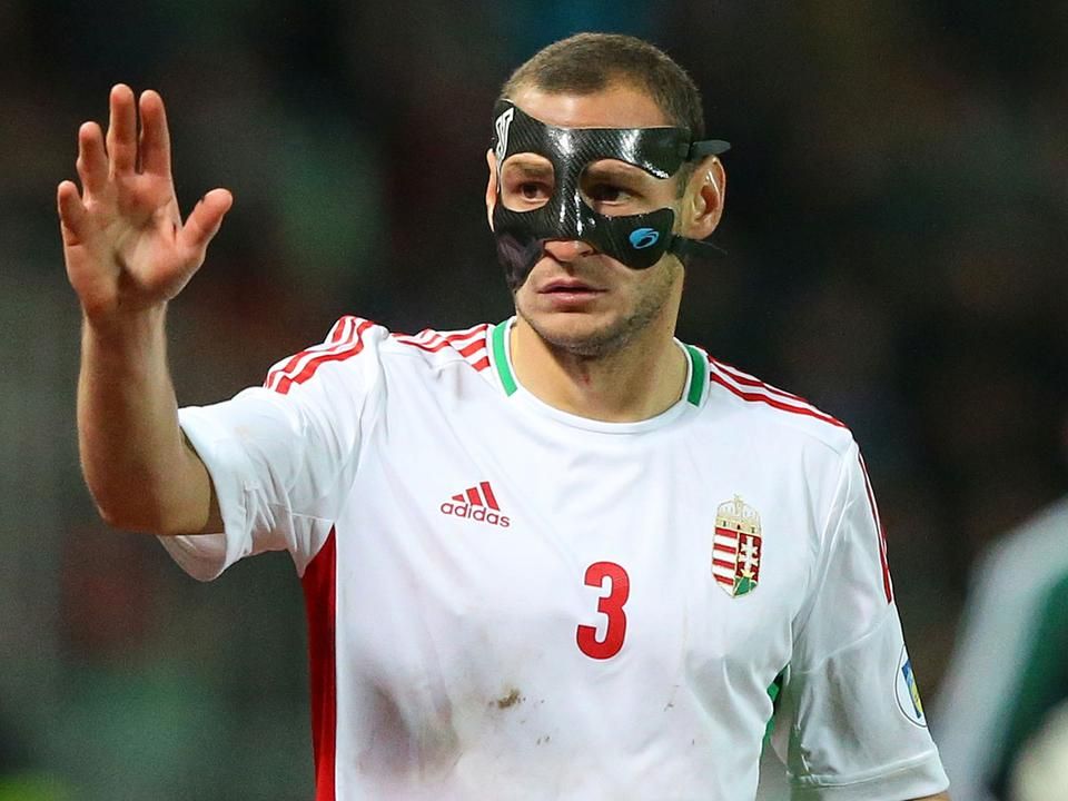 Vanczák Vilmos megtapasztalhatta, milyen maszkban futballozni (Fotó: Szabó Miklós)