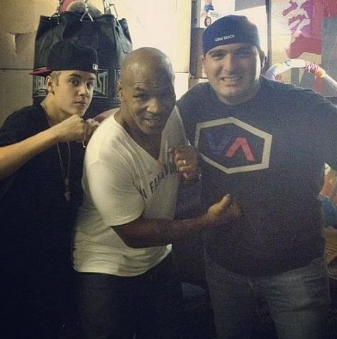 Justin, Mike és egy másik haver (Forrás: twitter.com/MikeTyson)