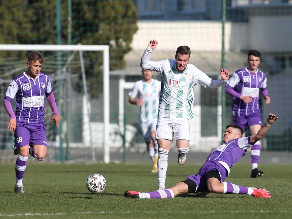 Ezen a mérkőzésen nem lehetett panasz a lila-fehérek elszántságára (Fotó: Imre György/Békés Megyei Hírlap)