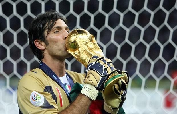 Olaszország: 1997. október 29-én volt először a válogatott, 2006-ban világbajnok lett