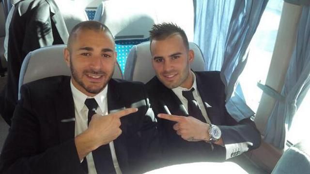 Benzema és Jesé a buszon (Forrás: Twitter)