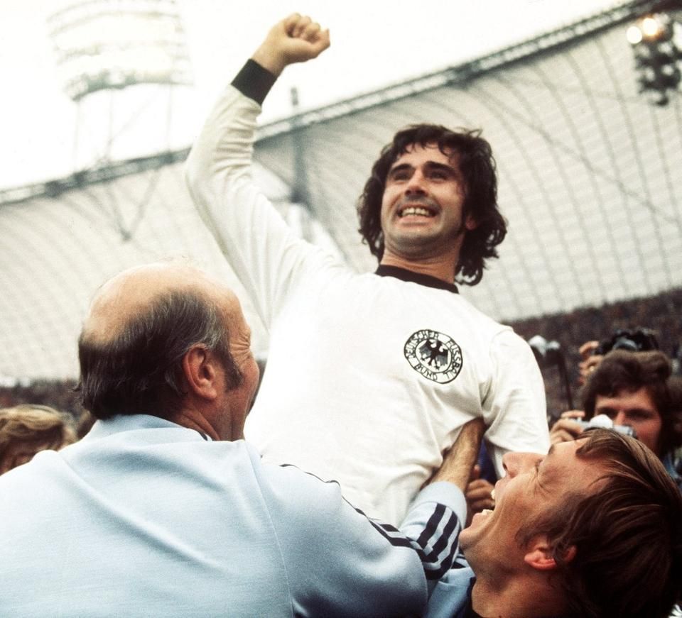 Müller az 1974-es vb-sikert ünnepli (Fotó: AFP)