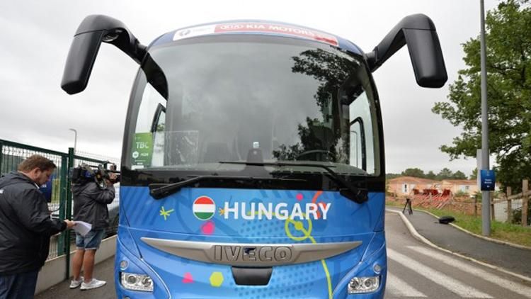 Tudta, hogy más busszal járnak Dzsudzsákék az edzésekre, mint a repülőtérre? (Fotó: www.vezess.hu)