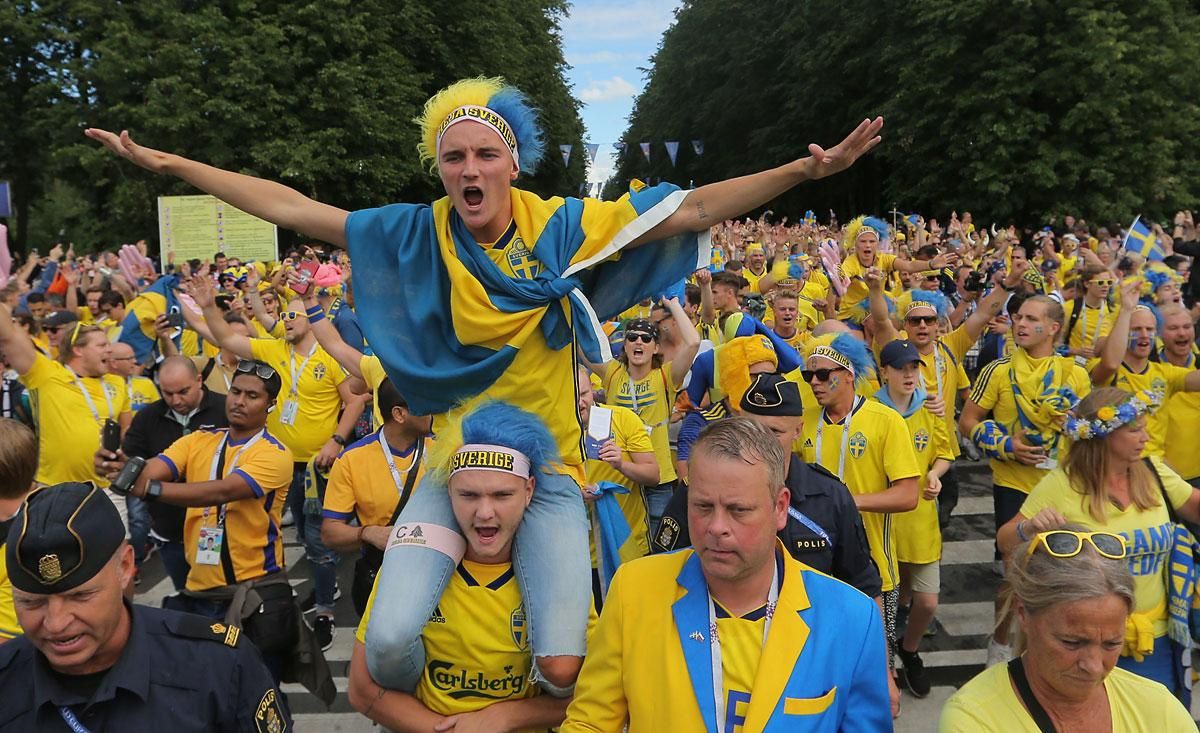 Svéd szurkolók Szentpéterváron (Fotó: AFP)