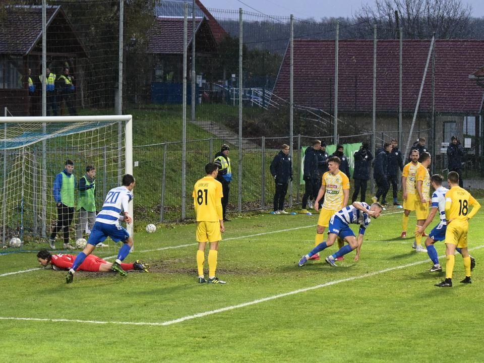 A Kozármisleny már 3–0-ra vezet a Siófok ellen (Fotó: Makovics Kornél/Tolnai Népújság)
