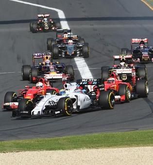 Massa egyedül csatázik a két Ferrarival