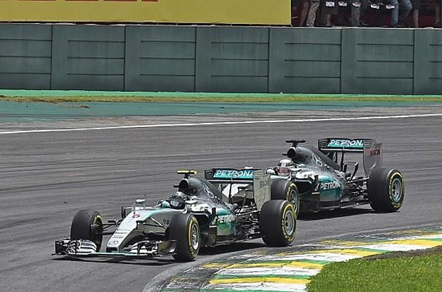Hamilton és Rosberg csatája – az angol nem sokáig tudta közelről üldözni a németet