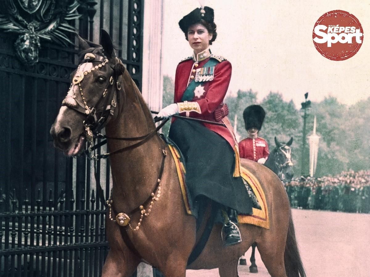 II. Erzsébet gyerekkorától szenvedélyesen szeretett lovagolni – a fotó 1951-ben, a Buckingham-palotánál készült (Fotók: AFP, Getty Images, Imago Images)
A KÉPGALÉRIA MEGTEKINTÉSÉHEZ KATTINTSON A KÉPRE!
