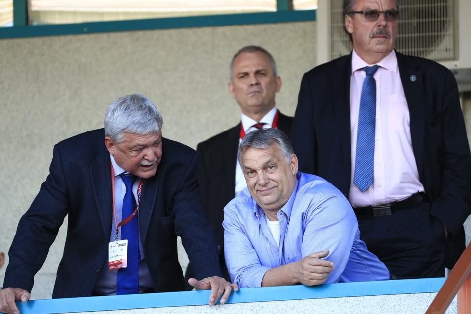 Orbán Viktor (jobbra) és Csányi Sándor is megérkezett a helyszínre (Fotó: Koncz György)