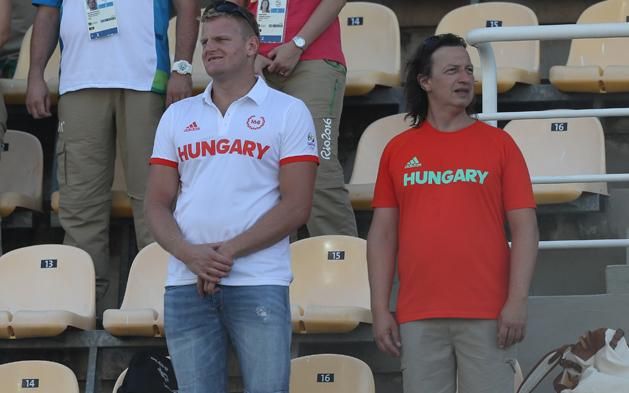 Csernus Imre (jobbra) a női pólóválogatott mellett volt az Eb-győzelemkor és az olimpián is (Fotó: Szabó Miklós – archív)