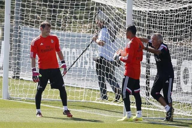 Iker Casillas és Keylor Navas a Real Madrid edzésén (Fotó: Action Images)