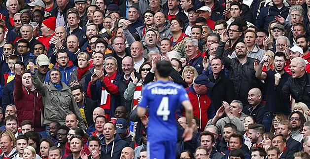 Fabregast nem mindenki fogadta szívesen az Arsenal szurkolói közül, de van, aki megtapsolta (Fotó: Action Images)