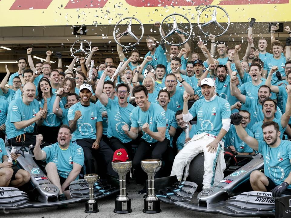 A Mercedes sorozatban a 6. konstruktőri címét ünnepelheti (Fotó: AFP)