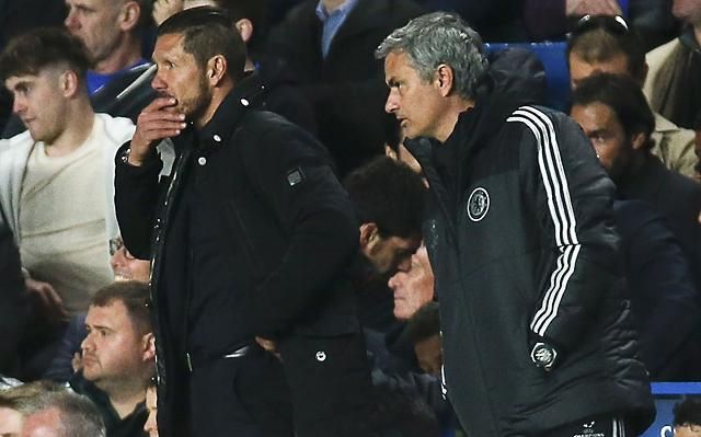 A két mester, az Atléticót irányító Diego Simeone (balra) és a Chelsea menedzsere, José Mourinho