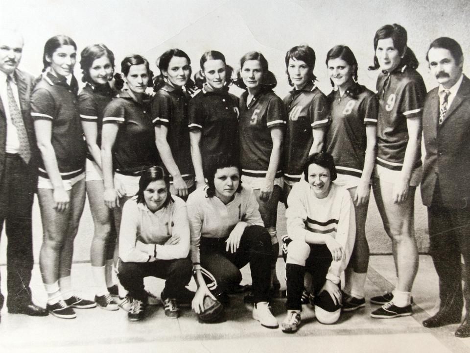 A Székelyudvarhelyi Akarat csapatában az 1975-ös vb gólkirálya (jobbról a második)