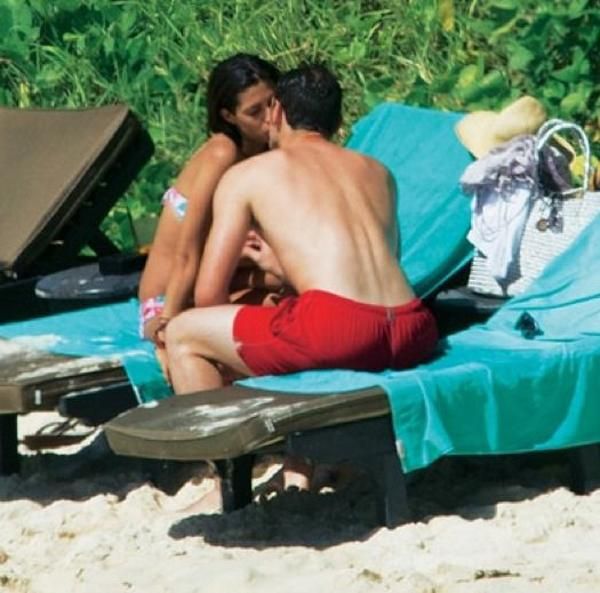 Csók a tengerparton (forrás: http://gossip-blaugrana.skyrock.com)
