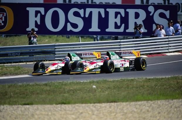 1993: Alessandro Zanardi (balra) és Johnny Herbert Lotusa a Hungaroringen
