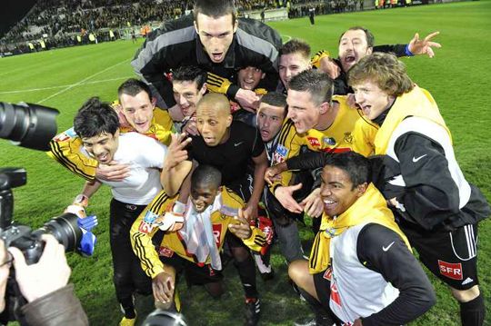 Eszelős öröm: a Quevilly játékosai tomboltak a győzelem után (Fotó: Reuters)