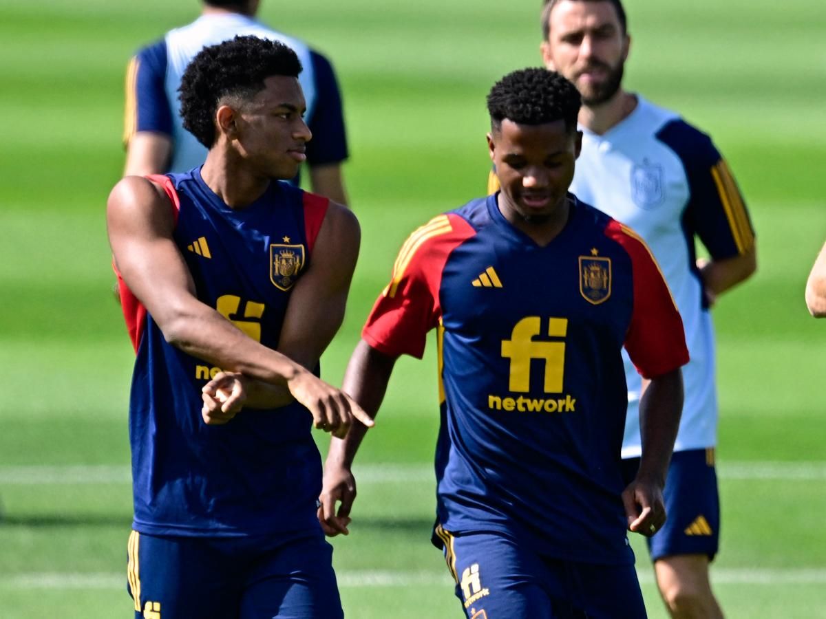 Ansu Fati (balról) és Alejandro Balde a spanyol válogatottban is csapattársak (Fotó:AFP)