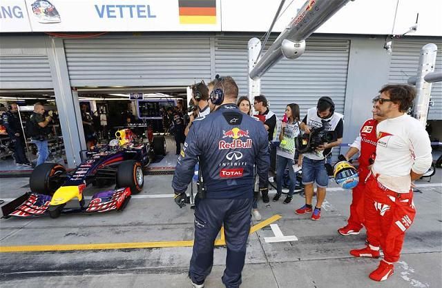 Alonso és Vettel üldözőbe veszi a McLareneket