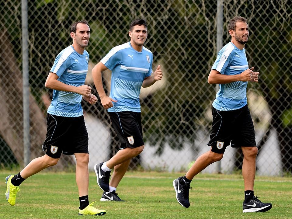 Maximiliano Gómez (középen) remekül kezdte a szezont a Celta Vigóban, már az uruguayi klasszisokkal készül (Fotó: AFP)