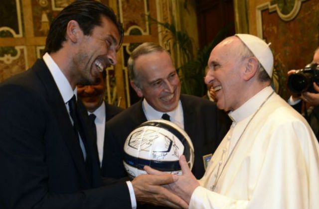 Gianlugi Buffon és Ferenc pápa (Forrás: Corriere dello Sport)