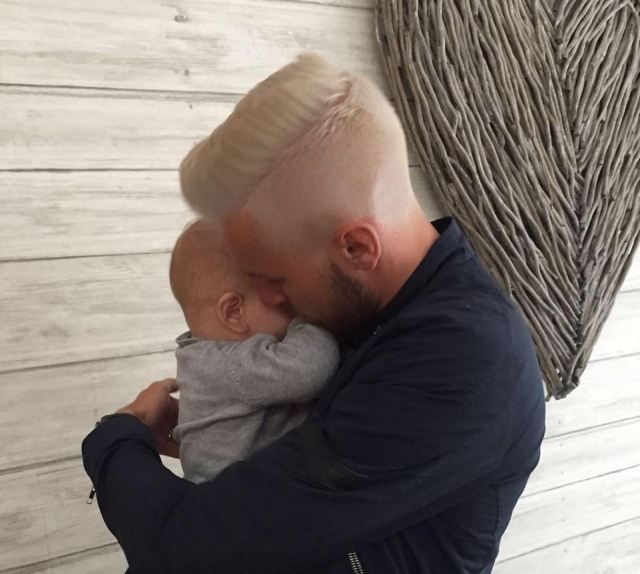 És így fest most – kisfiával a képen (Fotó: Ramsey Instagram-oldala)