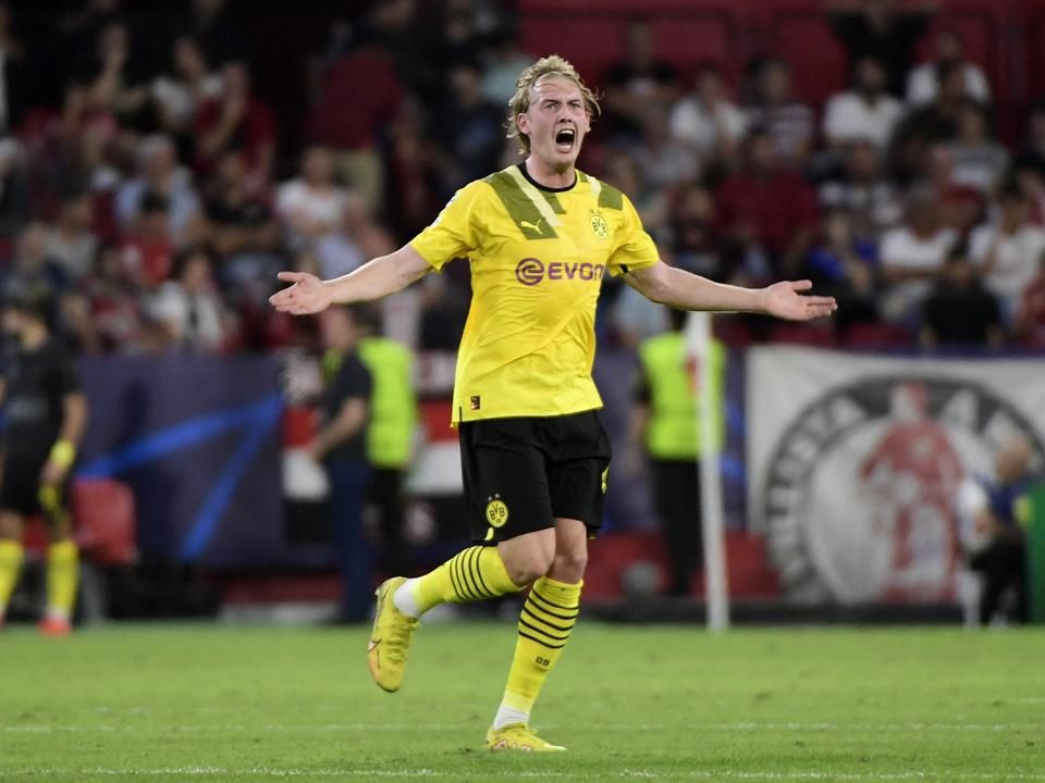 Hengerelt idegenben a Dortmund – a végeredményt Brandt fejes gólja állította be (Fotó: AFP)