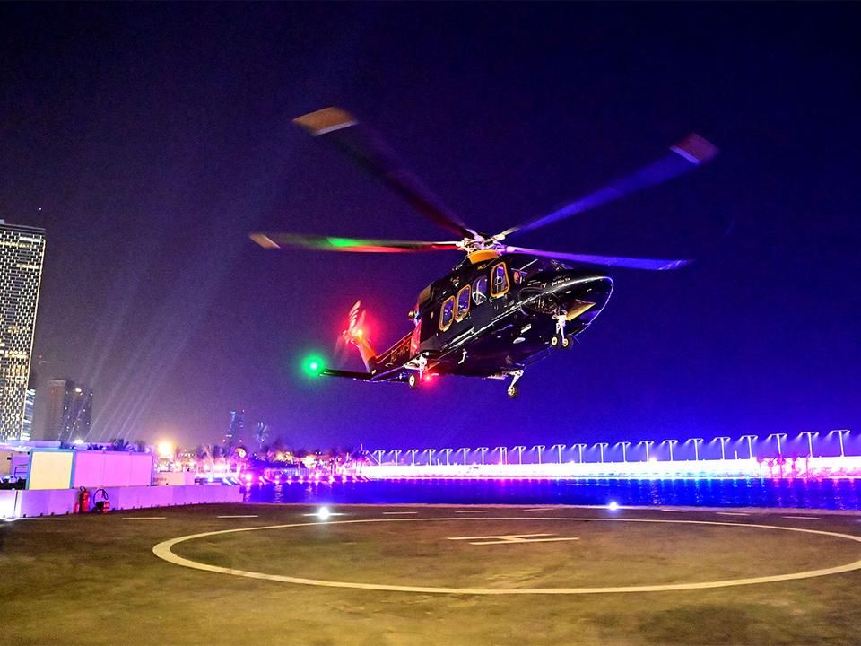 Indul a helikopter Schumacherrel (Fotó: AFP)