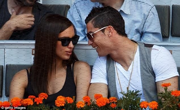 Cristiano Ronaldo és Irina nem zavartatta magát a madridi lelátón