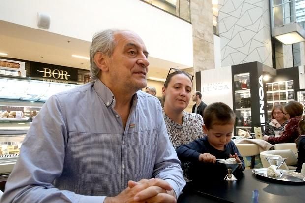 Jorge Vieira Szabo Budapesten lányával, Anával és unokájával, Jorgéval