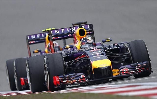 Sebastian Vettel nem adta könnyen a helyét Daniel Ricciardónak