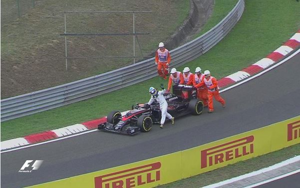 Egy képen a McLaren-Honda 2015-ös szezonja (Fotó: Twitter)