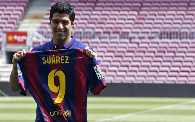 Csali sem kellett hozzá, hogy a Barcelona ráharapjon az Angliában kritikák kereszttüzébe kerülő Suárezre