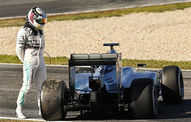 Lewis Hamilton kisebb megcsúszása ellenére hasznos napot zárt a Mercedesszel