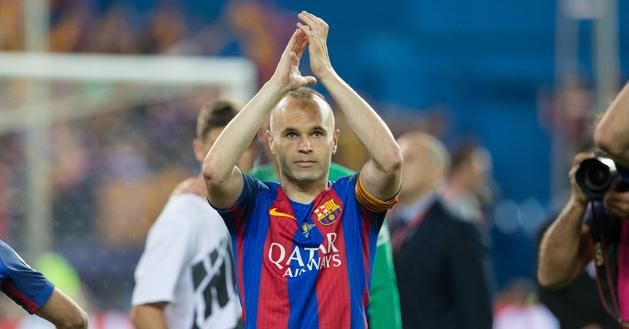 A középpálya közepén: Andrés Iniesta (Fotó: AFP)