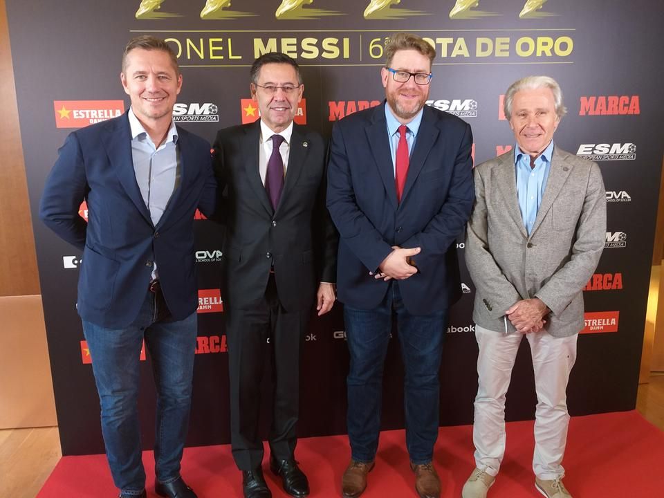 Vincze Ottó, Josep Maria Bartomeu, a Barcelona elnöke, Szöllősi György és Ramon Alfonseda, a Barcelona öregfiúk csapatának elnöke