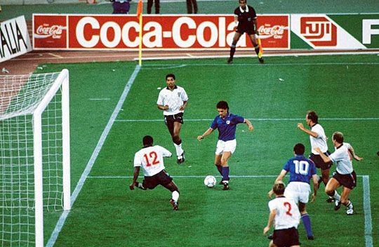 Roberto Baggiónak Peter Shilton adott gólpasszt 1990-ben